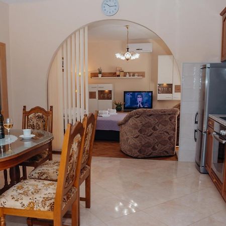 Apartman Neli Vir Esterno foto