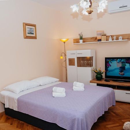 Apartman Neli Vir Esterno foto