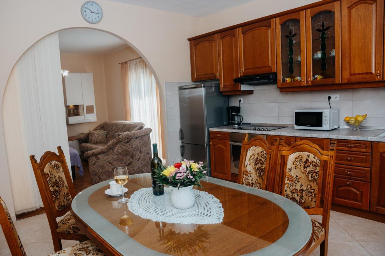 Apartman Neli Vir Esterno foto