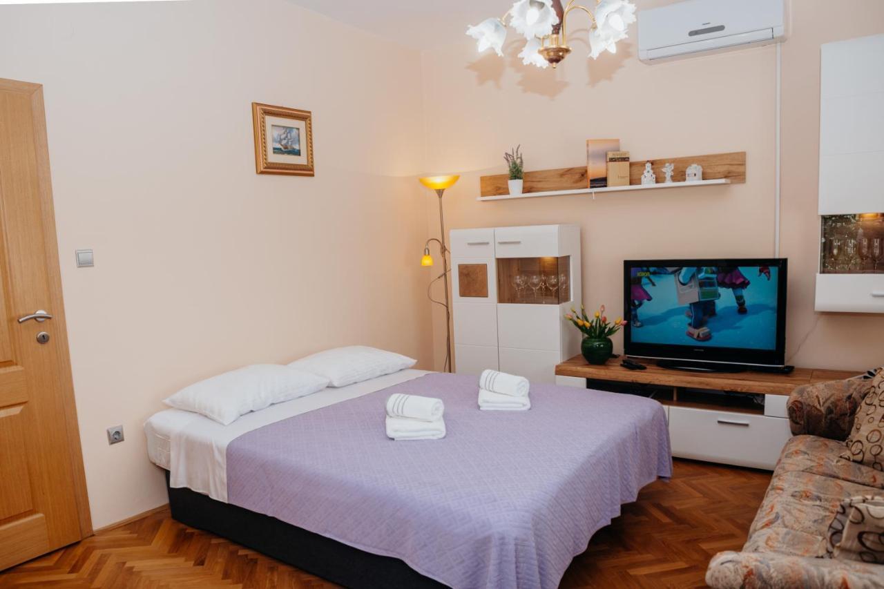 Apartman Neli Vir Esterno foto