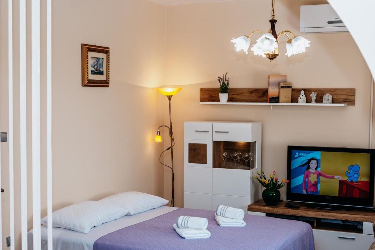 Apartman Neli Vir Esterno foto