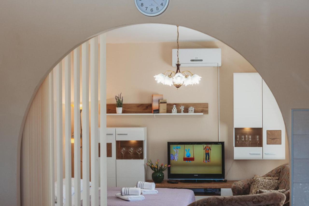 Apartman Neli Vir Esterno foto