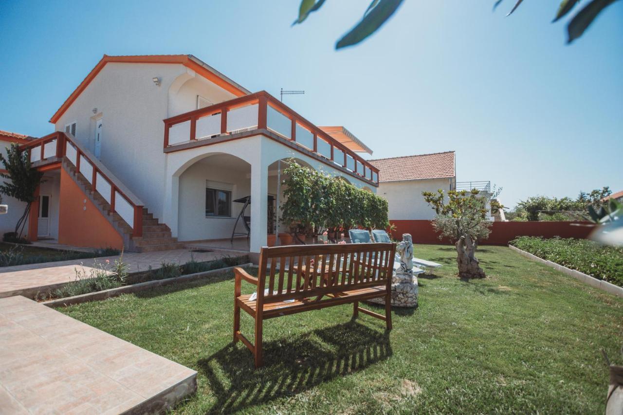 Apartman Neli Vir Esterno foto