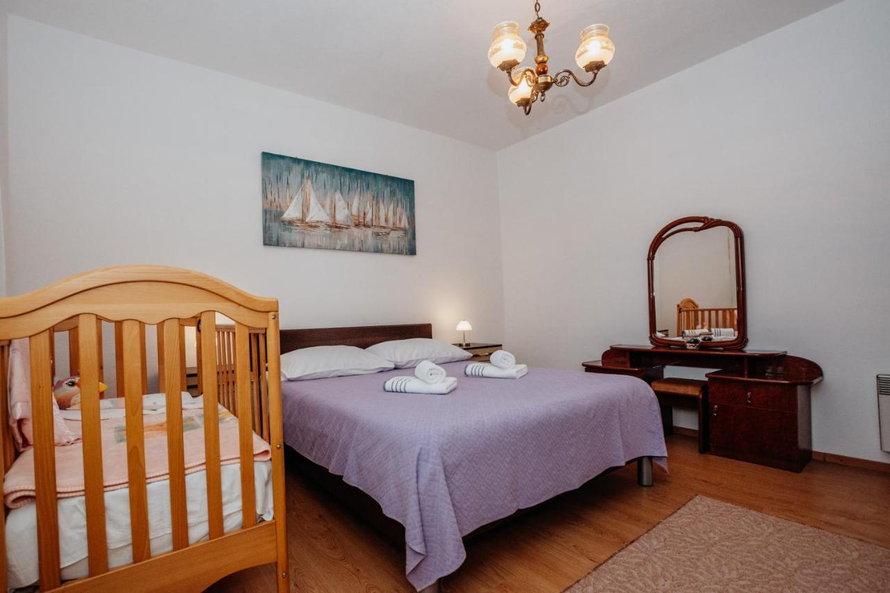 Apartman Neli Vir Esterno foto