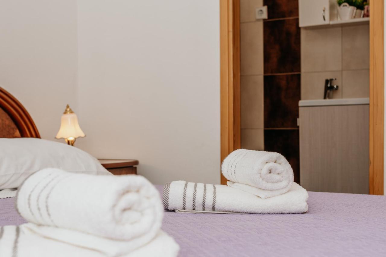 Apartman Neli Vir Esterno foto