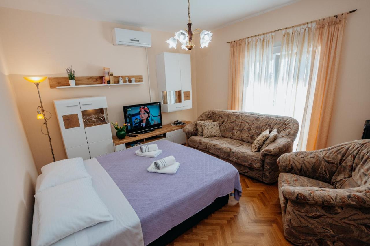 Apartman Neli Vir Esterno foto