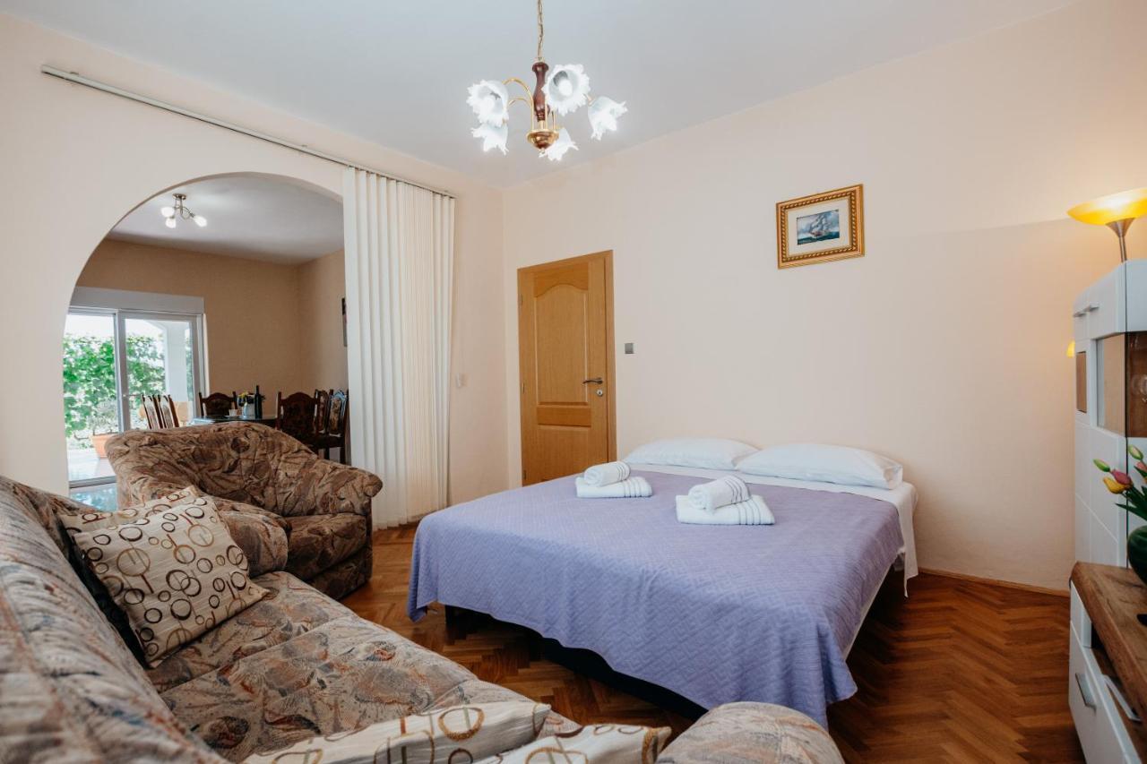 Apartman Neli Vir Esterno foto