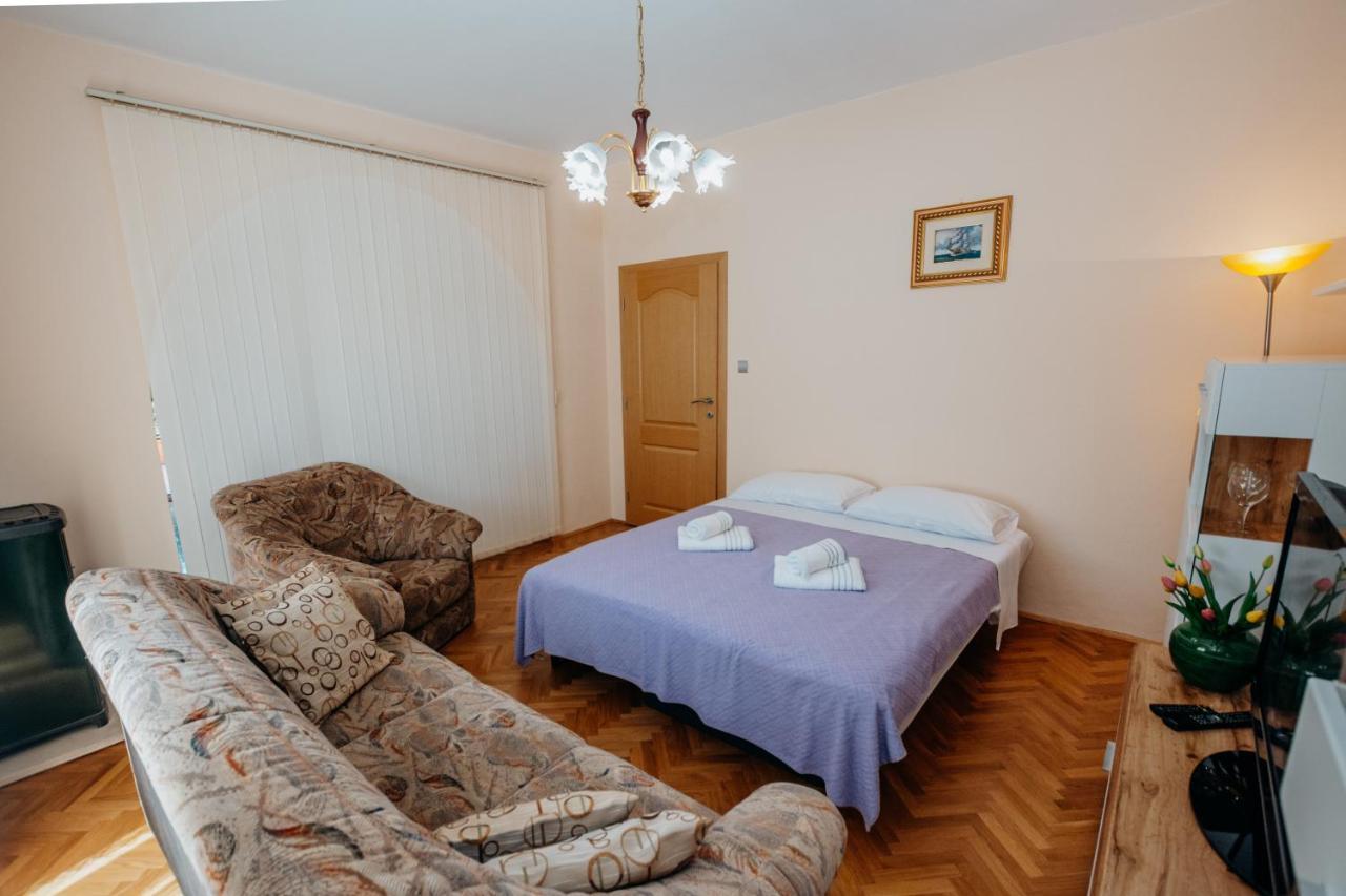 Apartman Neli Vir Esterno foto