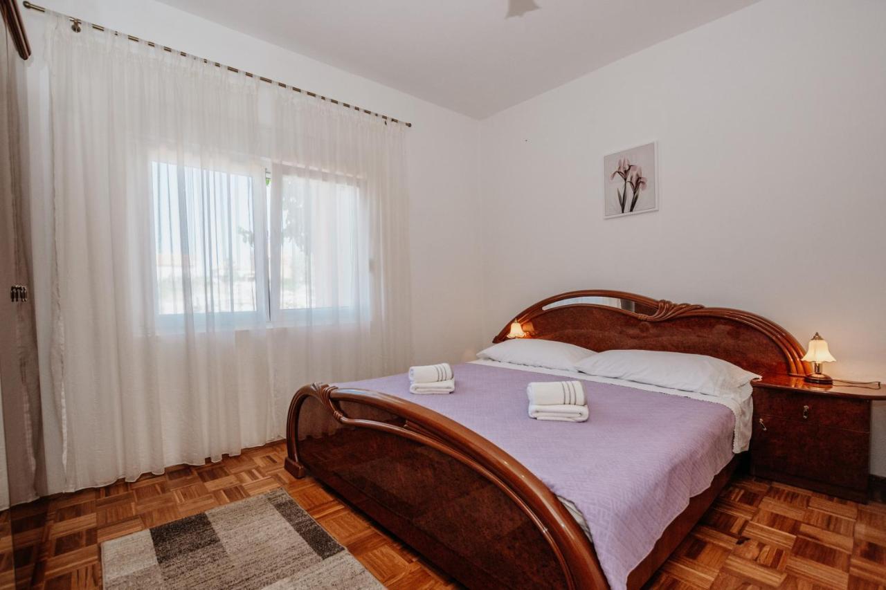 Apartman Neli Vir Esterno foto