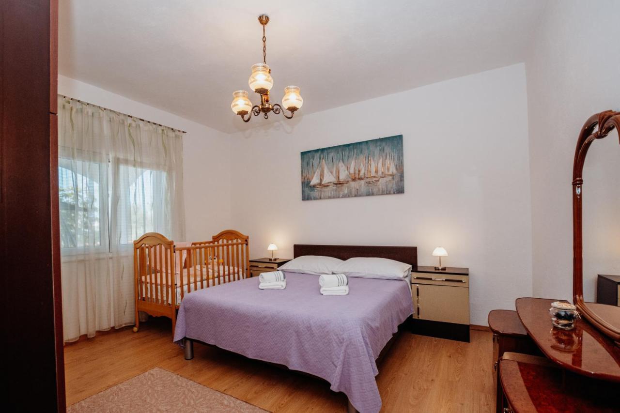 Apartman Neli Vir Esterno foto