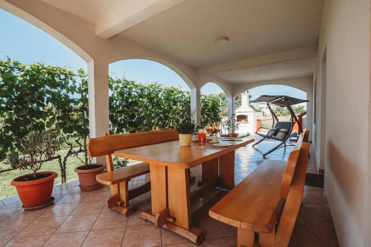 Apartman Neli Vir Esterno foto