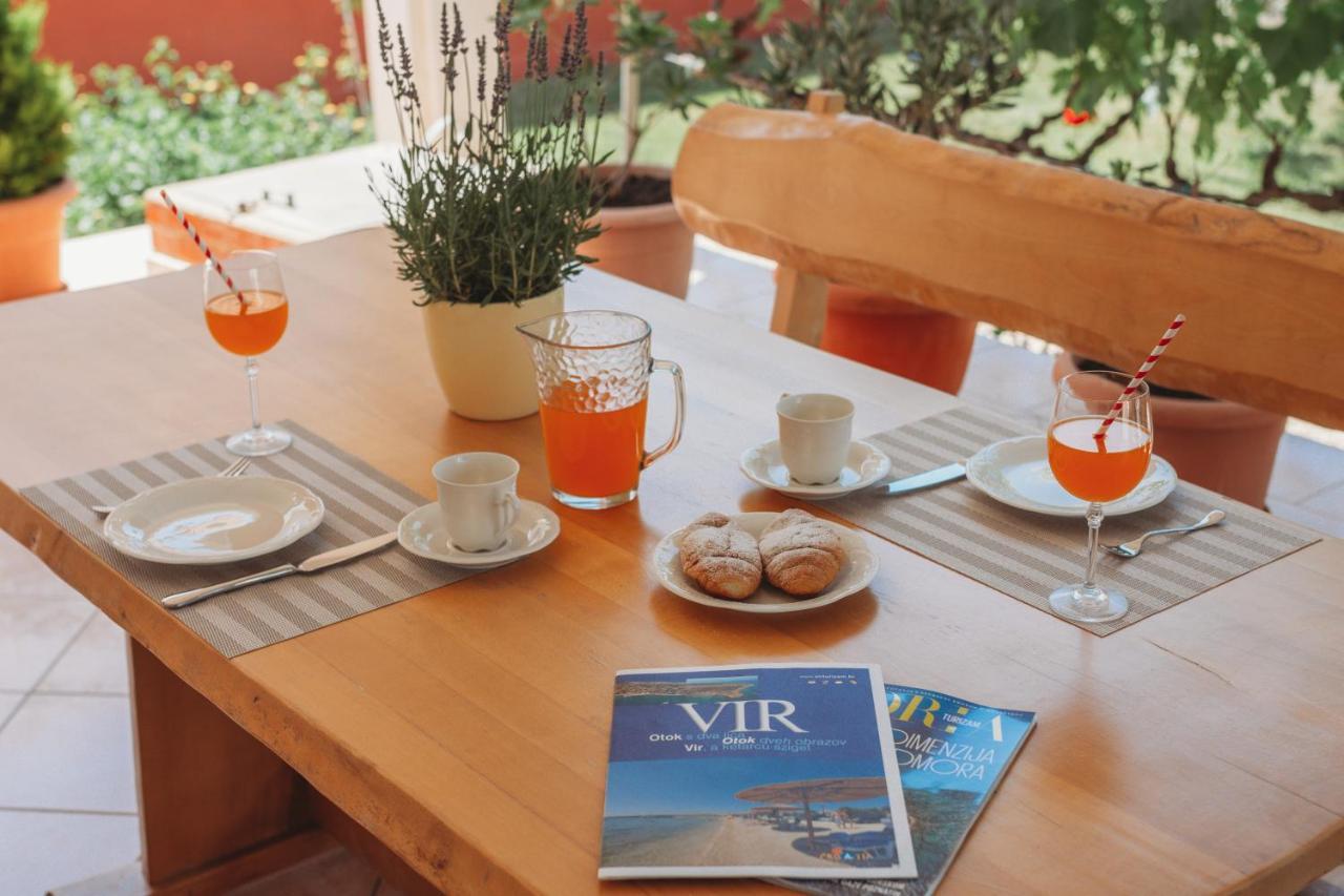Apartman Neli Vir Esterno foto