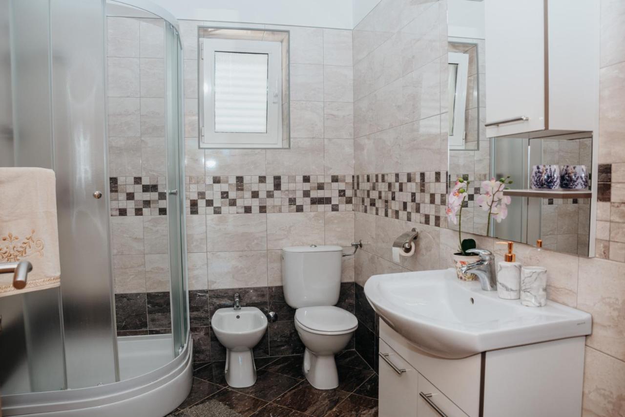 Apartman Neli Vir Esterno foto