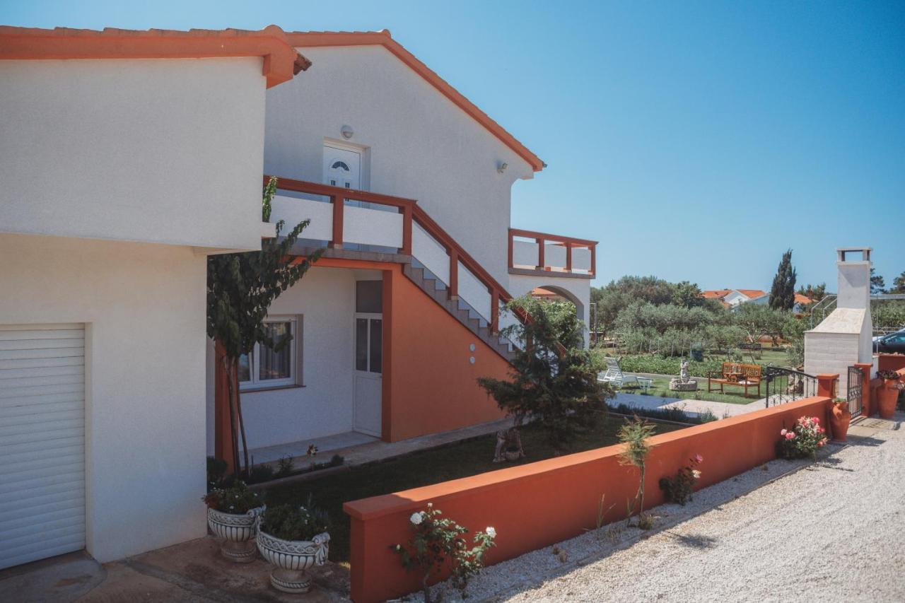 Apartman Neli Vir Esterno foto
