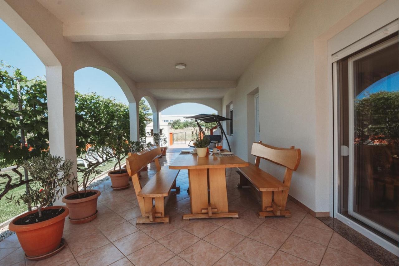 Apartman Neli Vir Esterno foto