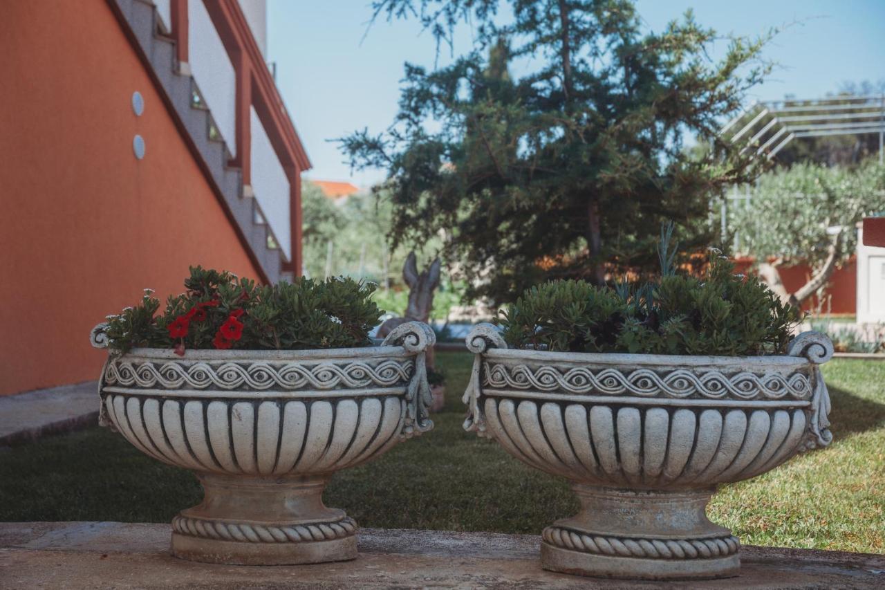 Apartman Neli Vir Esterno foto